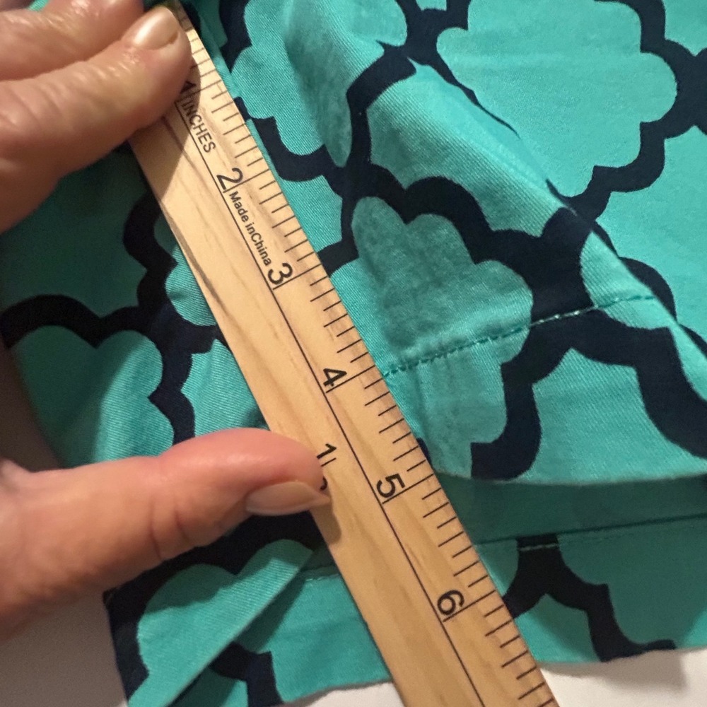 Crown & Ivy Womens Turquoise Navy Quatrefoil Print Chino Shorts Size 6 Preppy - Picture 5 of 6
